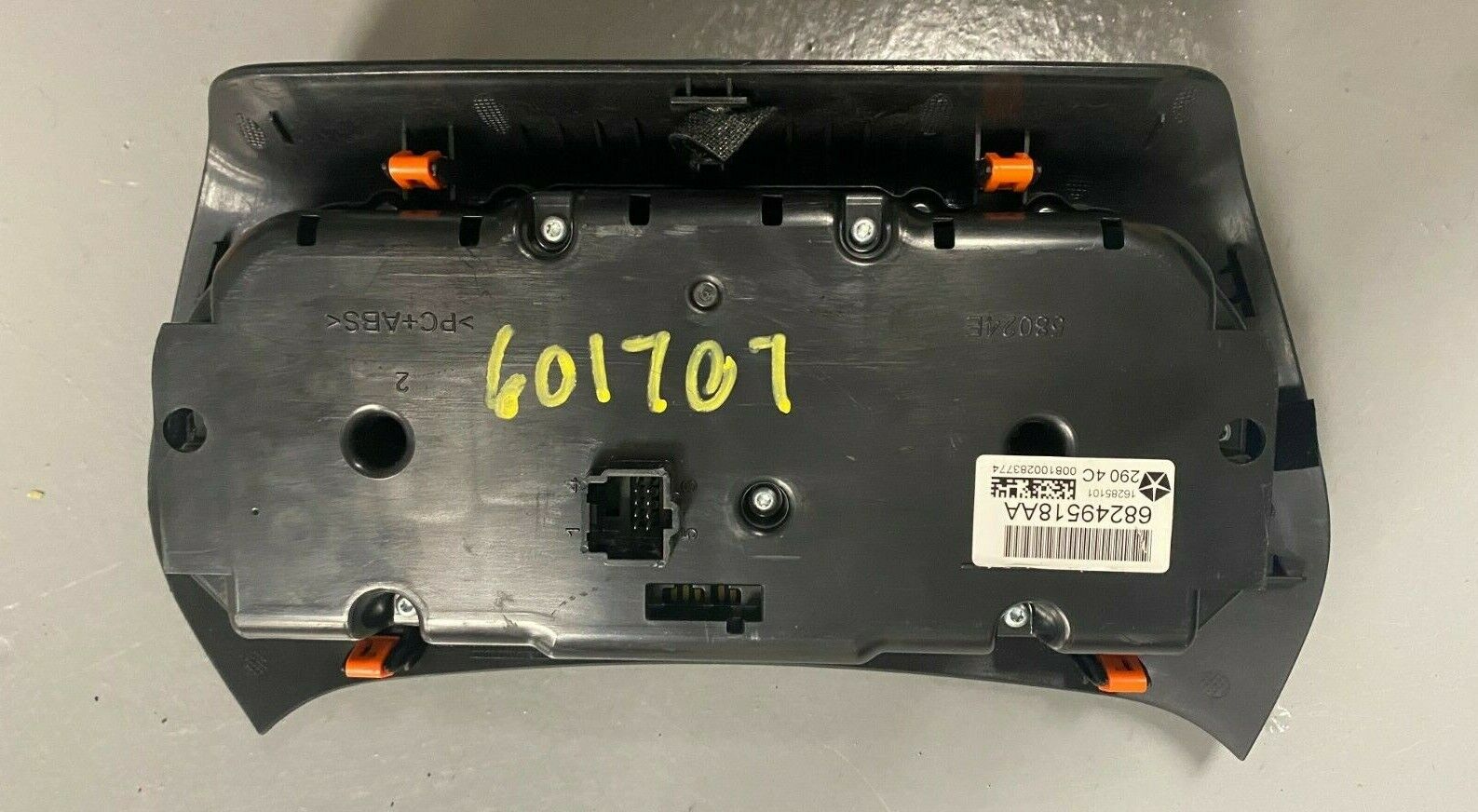 2015- 2018 Jeep Cherokee Genuine MOPAR Climate Control Center Stack 68249518AA