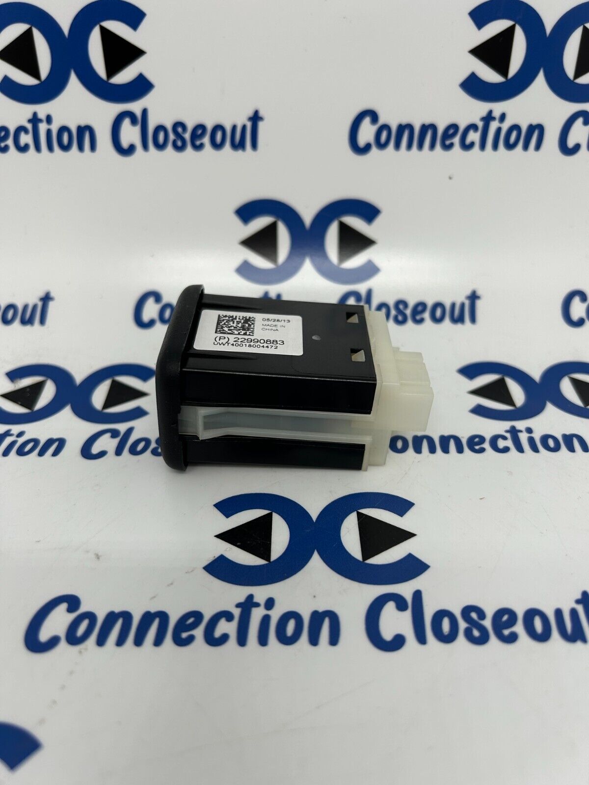2014- 2020 GM Center Console Auxiliary Jack Dual USB SD Card Port OEM (22990883)