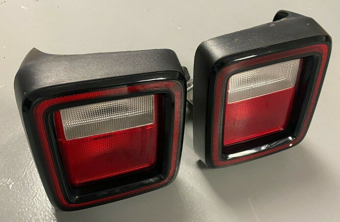 2018- 2024 Jeep Wrangler Genuine Mopar Tail Light Lamp 55112890AG