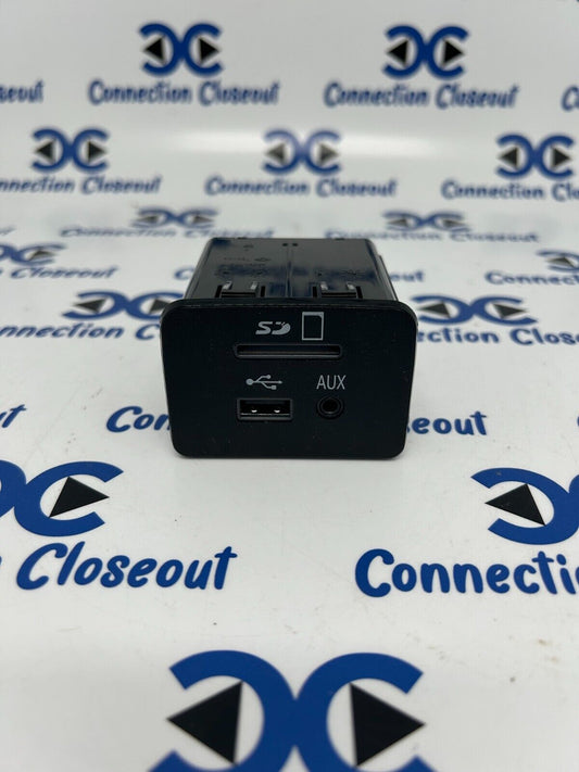 2013- 2016 RAM 1500 2500 3500 Hub Media Center AUX OEM (68096428AD)