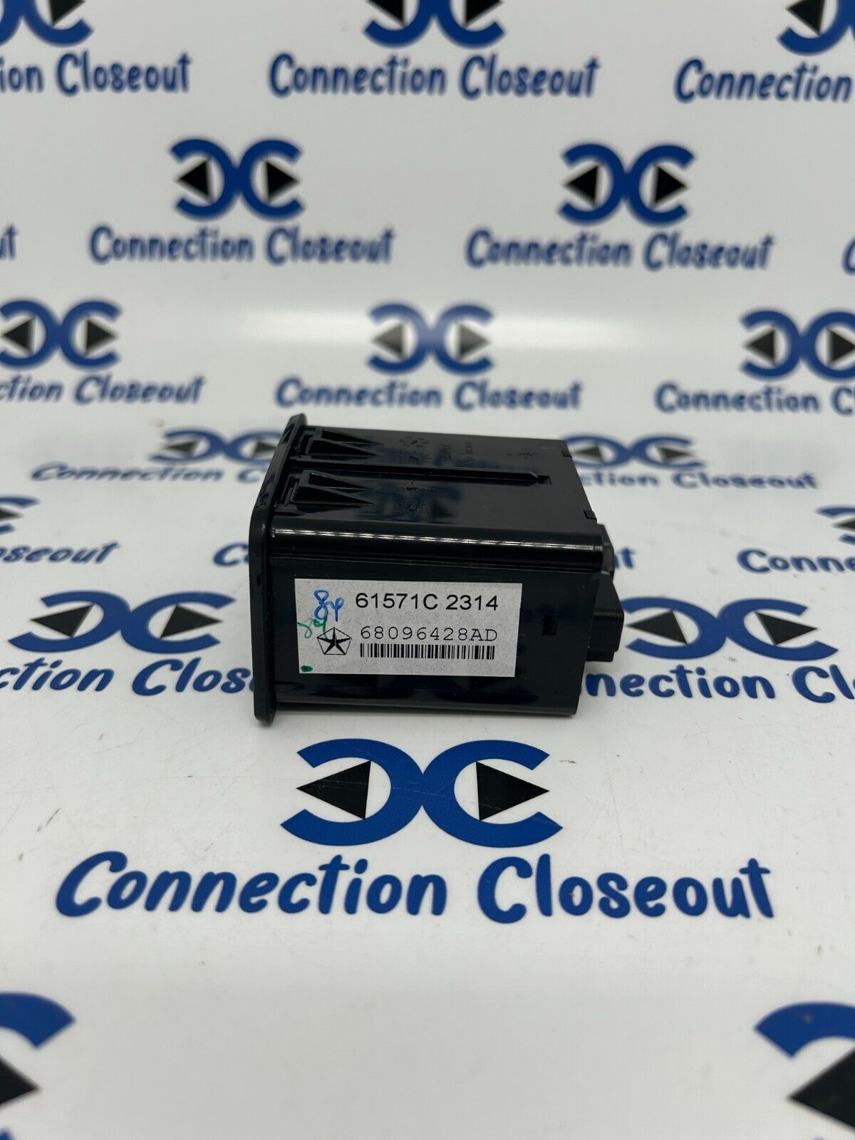 2013- 2016 RAM 1500 2500 3500 Hub Media Center AUX OEM (68096428AD)