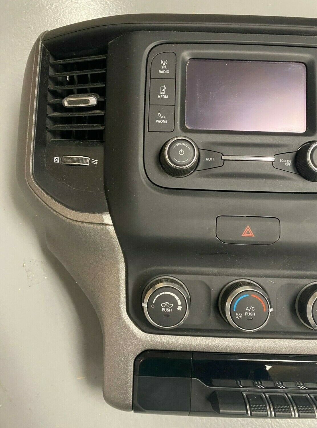 ✅ 68428534 2020 RAM 1500 Multi Media Radio Bezel Climate Control OEM