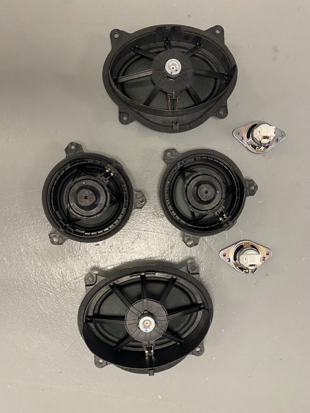 2017 Toyota Tacoma Speakers Set Genuine OEM (86160-0WF61)