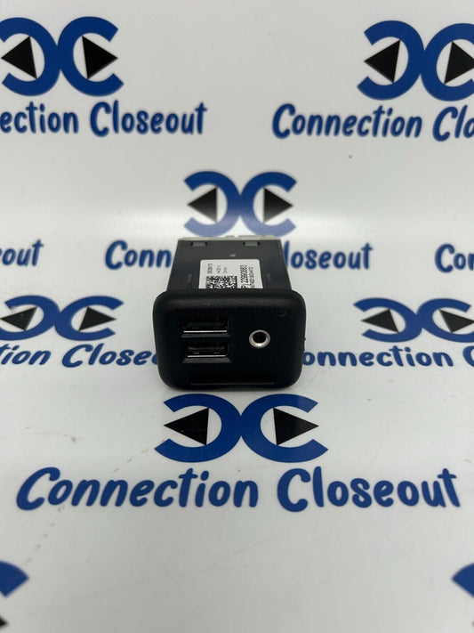 2014- 2020 GM Center Console Auxiliary Jack Dual USB SD Card Port OEM (22990883)