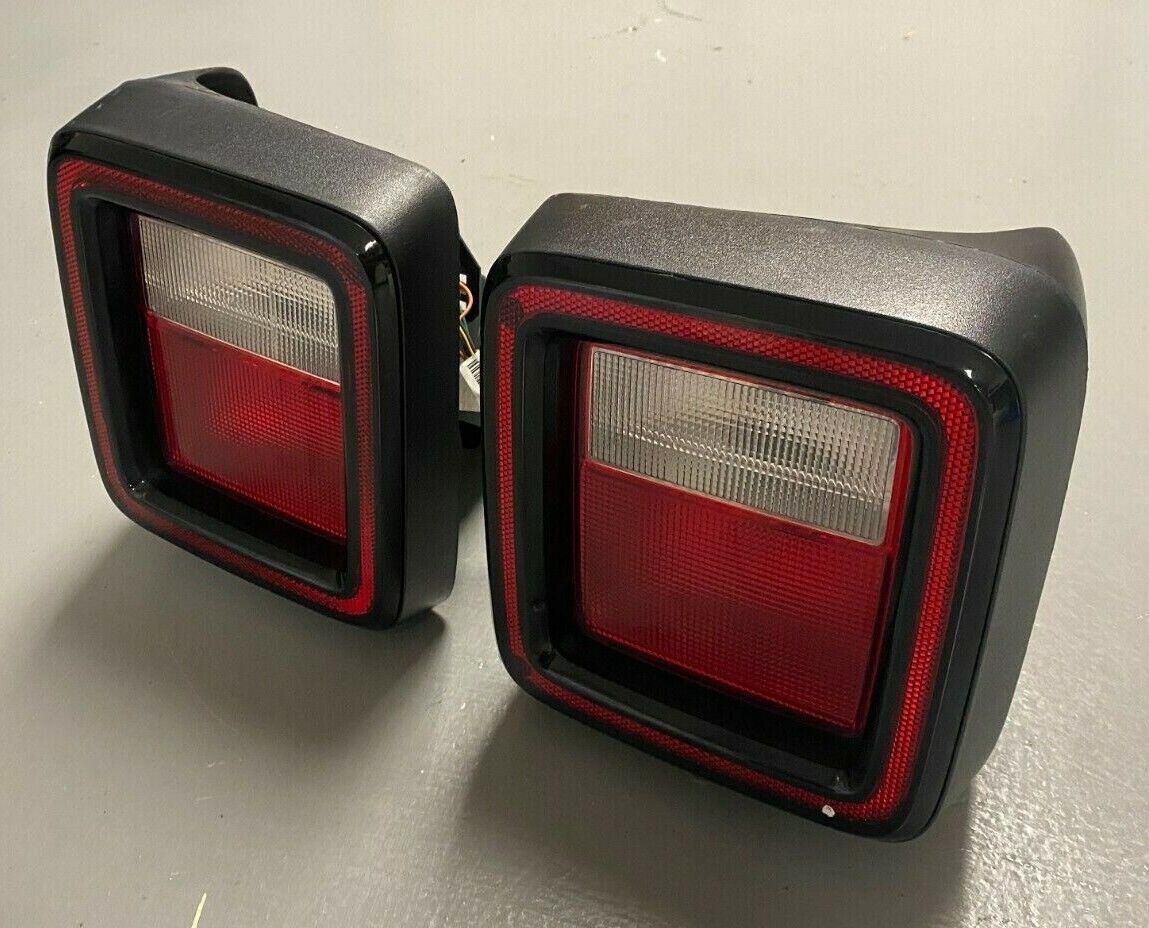 2018- 2024 Jeep Wrangler Genuine Mopar Tail Light Lamp 55112890AG