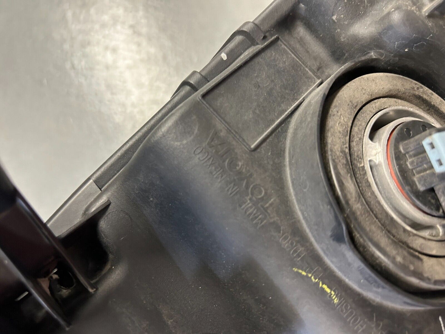 2017- 2022 Toyota Tacoma Halogen Headlight RIGHT OEM