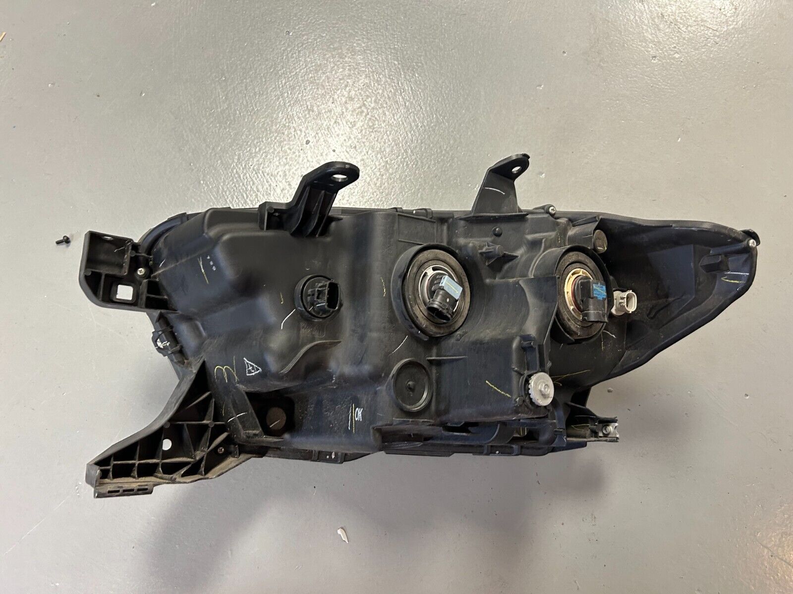 2017- 2022 Toyota Tacoma Halogen Headlight RIGHT OEM