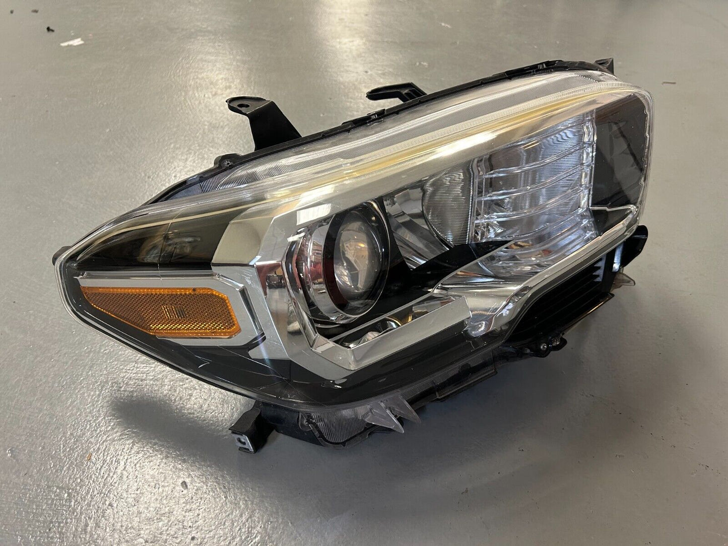2017- 2022 Toyota Tacoma Halogen Headlight RIGHT OEM